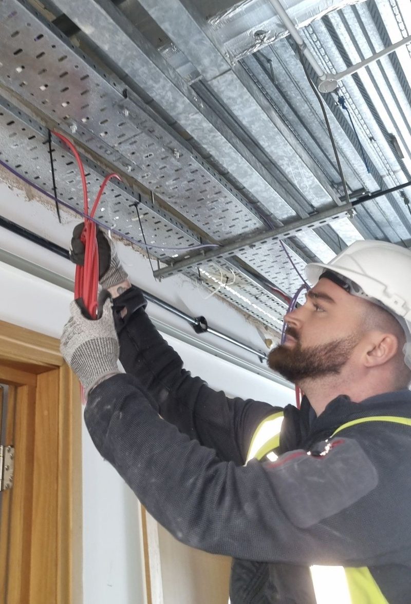 Chris from MHM Electrical running cable on a commercial site